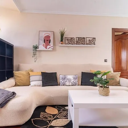 El Pasadizo De Menendez Valdes *